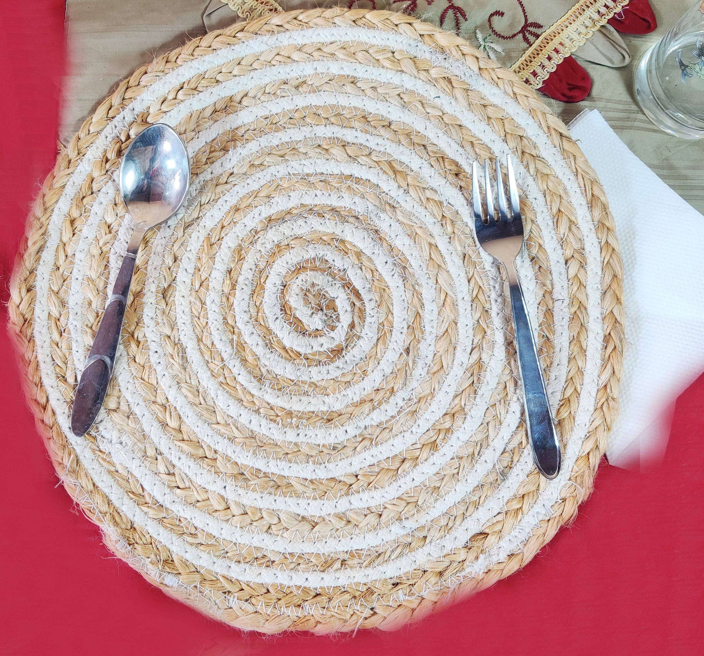 White & Beige Tables Mat (Set of 4)