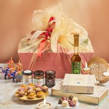 Seasonal Sparkle: Decorate Gift Hampers for Every Occasion