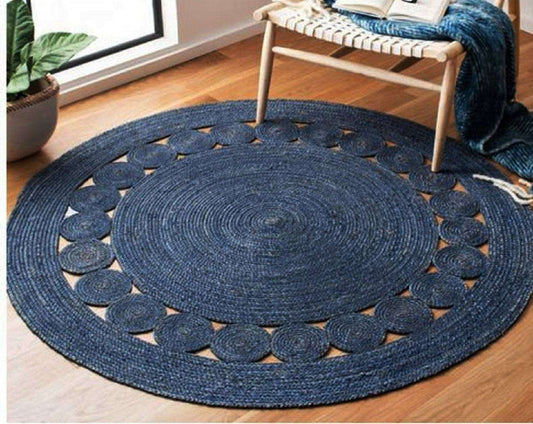 Round jute indoor mat with a blue circle